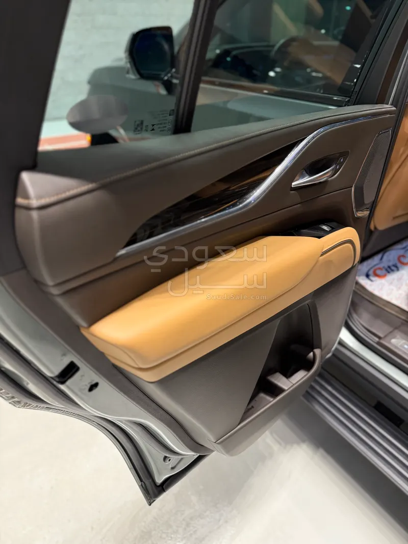 2023 Cadillac Escalade Platinum