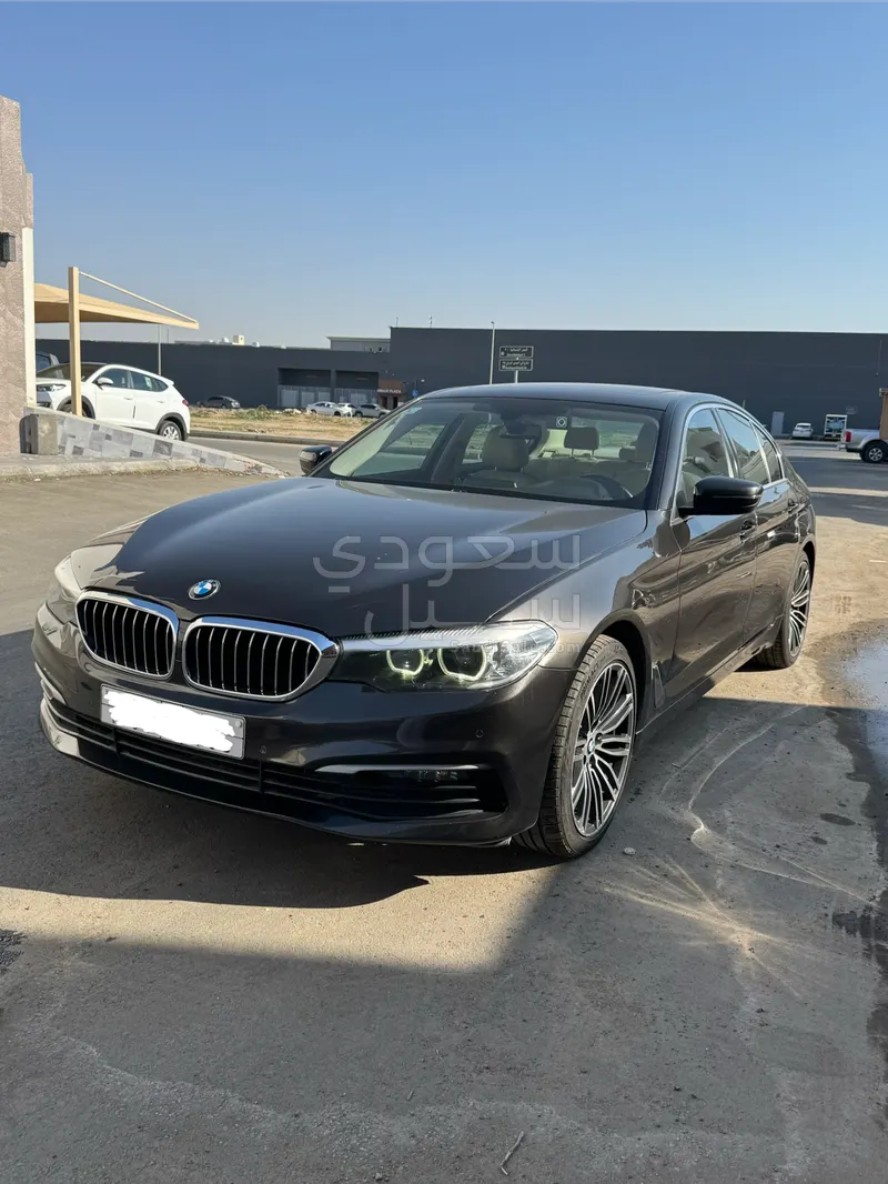 2020 بي ام دبليو الفئة الخامسة 520 أي