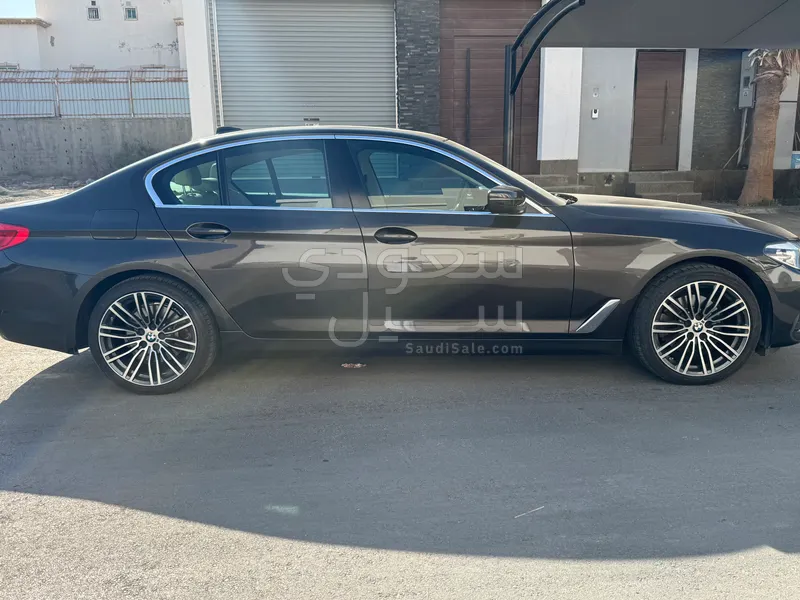 2020 بي ام دبليو الفئة الخامسة 520 أي