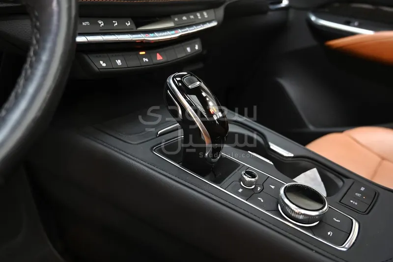 2021 كاديلاك اكس تي 4