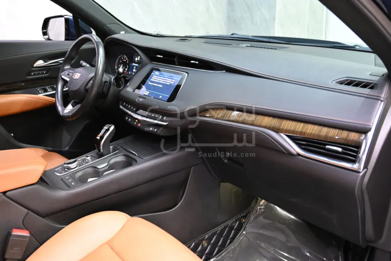 2021 كاديلاك اكس تي 4