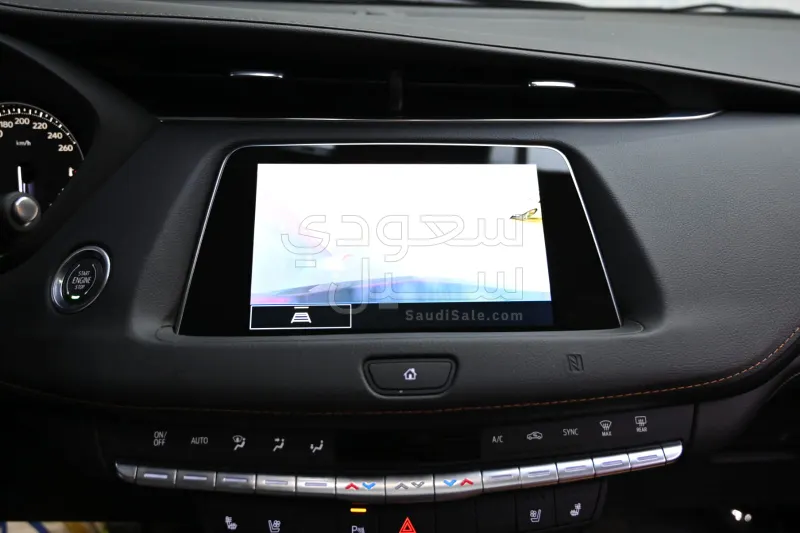 2021 كاديلاك اكس تي 4