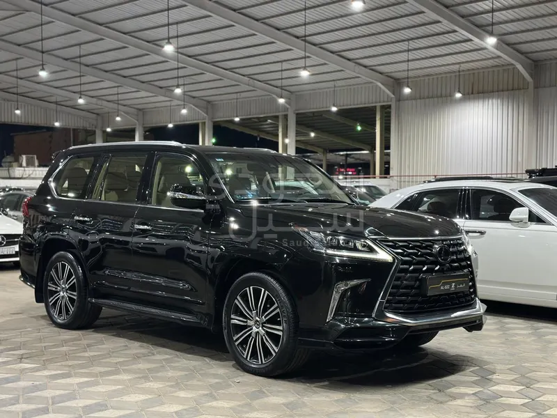 2021 لكزس إل إكس 570