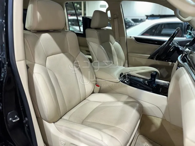 2021 لكزس إل إكس 570