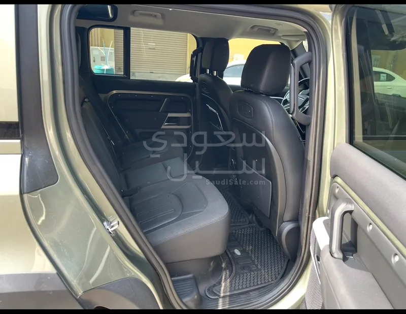 2020 لاند روفر ديفيندر 110