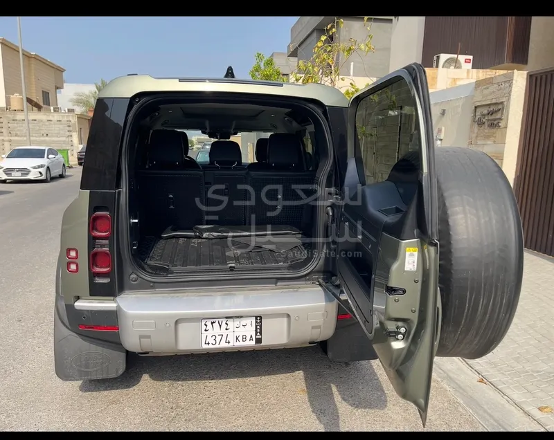 2020 لاند روفر ديفيندر 110