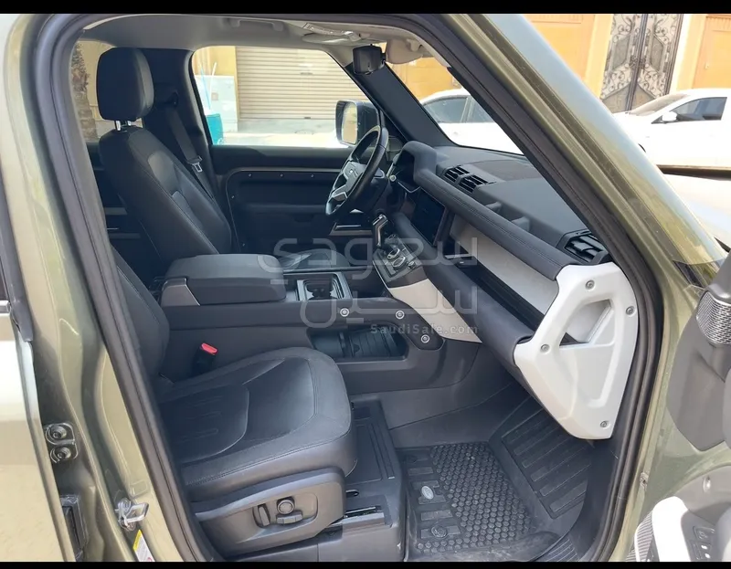 2020 لاند روفر ديفيندر 110