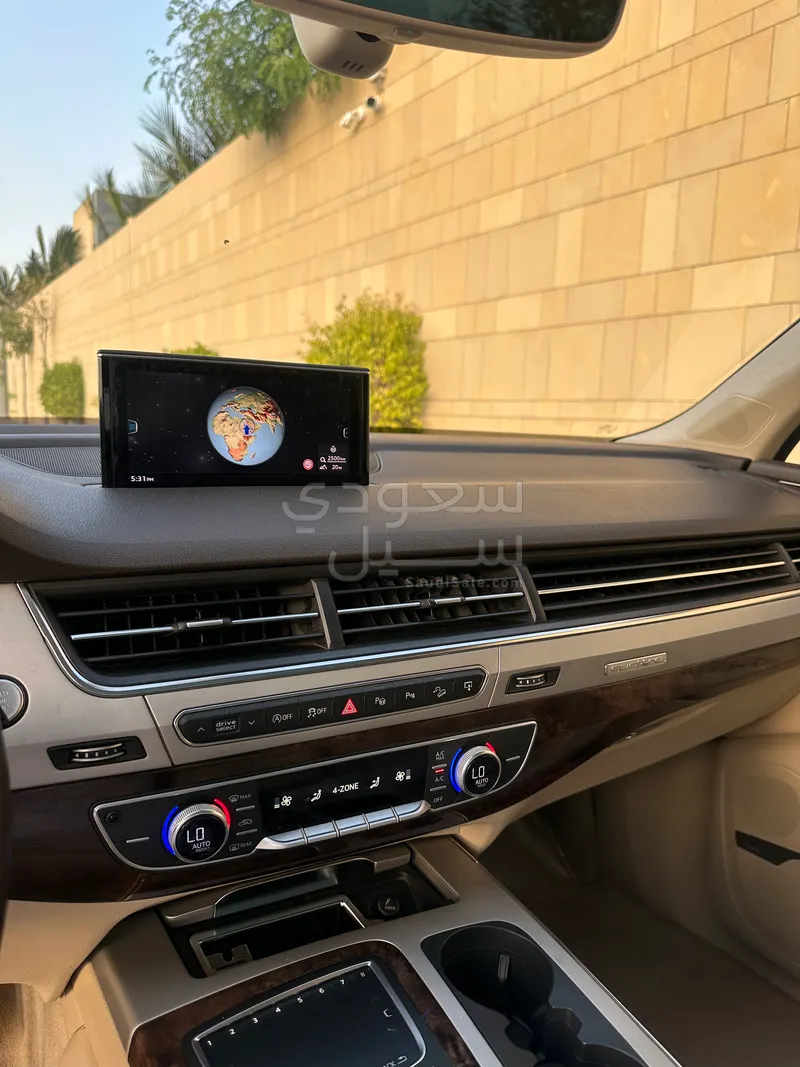 2016 اودي كيو 7 اس لاين