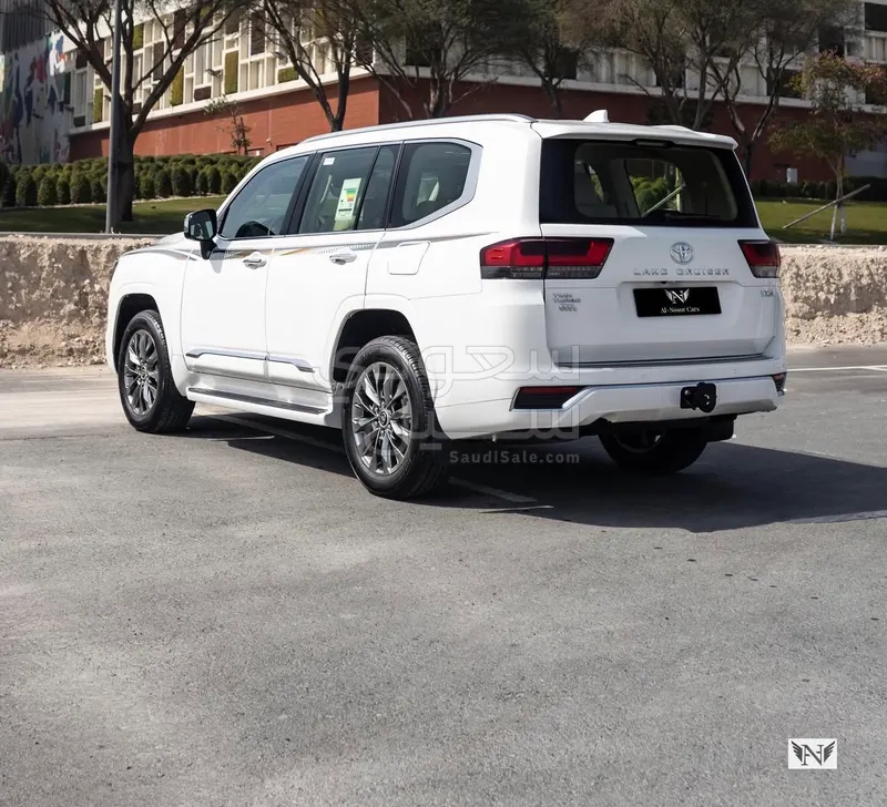 2025 تويوتا لاند كروزر في اكس ار