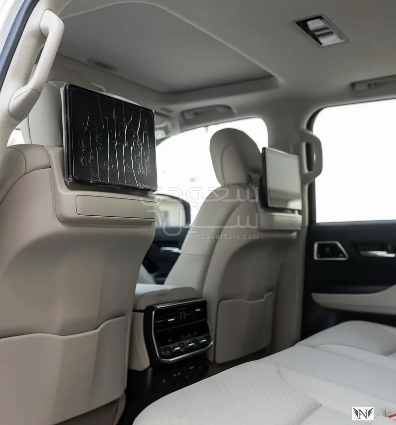 2025 تويوتا لاند كروزر في اكس ار