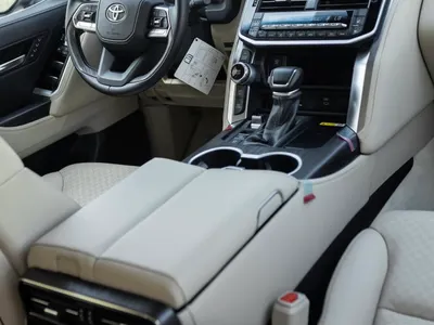 2025 تويوتا لاند كروزر في اكس ار