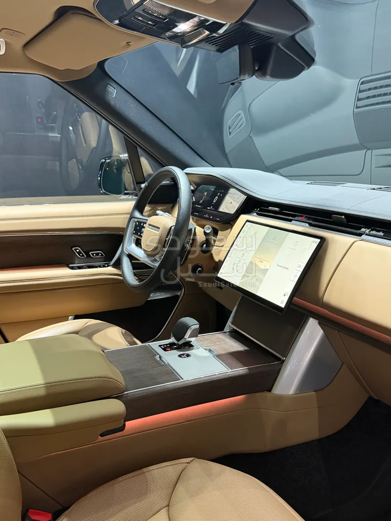 2025 لاند روفر رينج روفر فوج