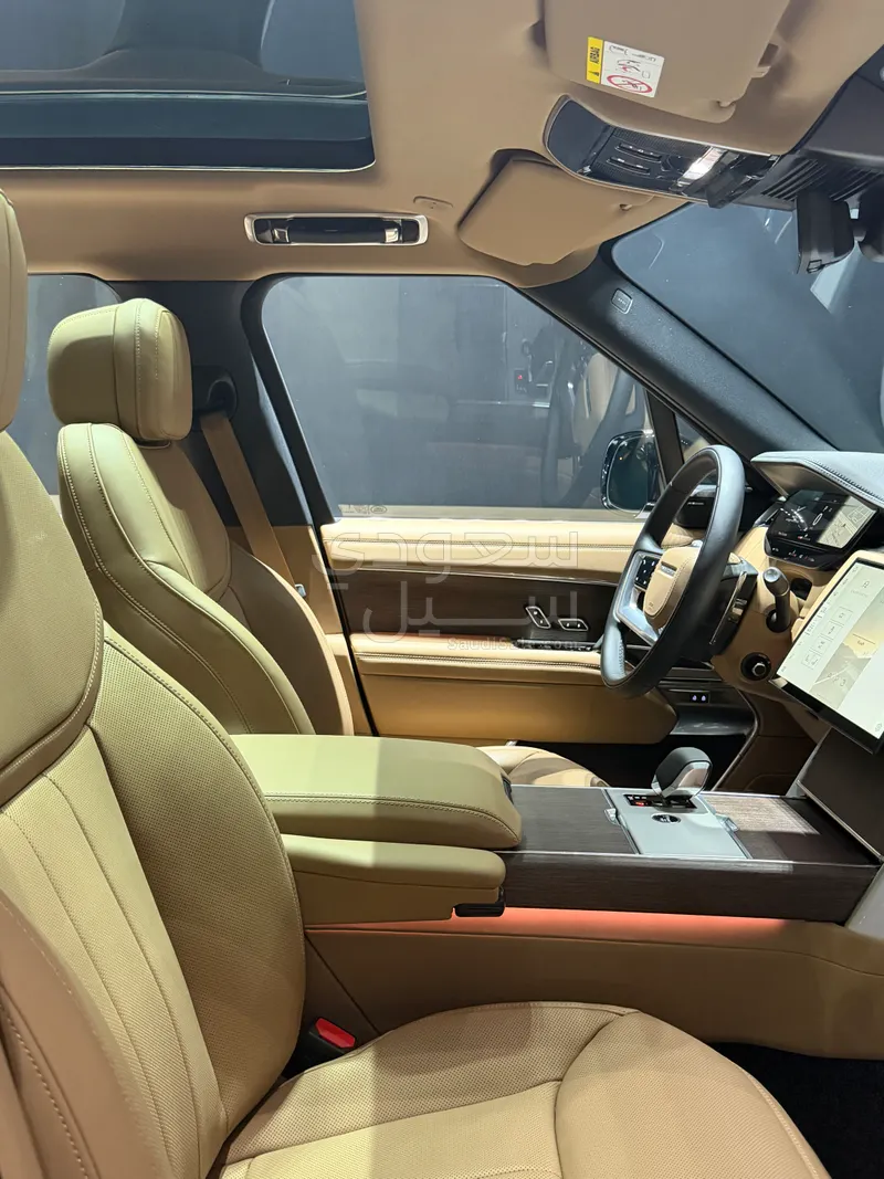 2025 لاند روفر رينج روفر فوج