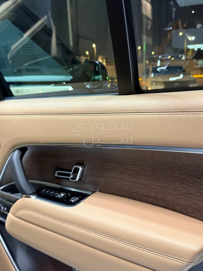 2025 لاند روفر رينج روفر فوج