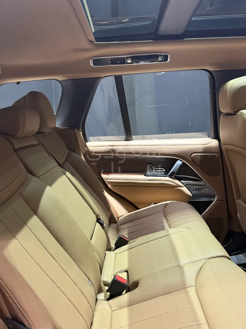 2025 لاند روفر رينج روفر فوج