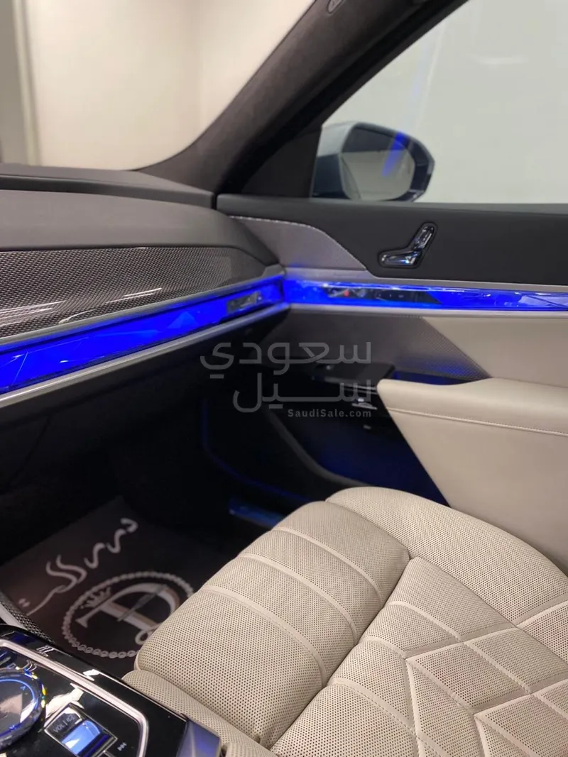 2025 بي ام دبليو الفئة السابعة 740أي