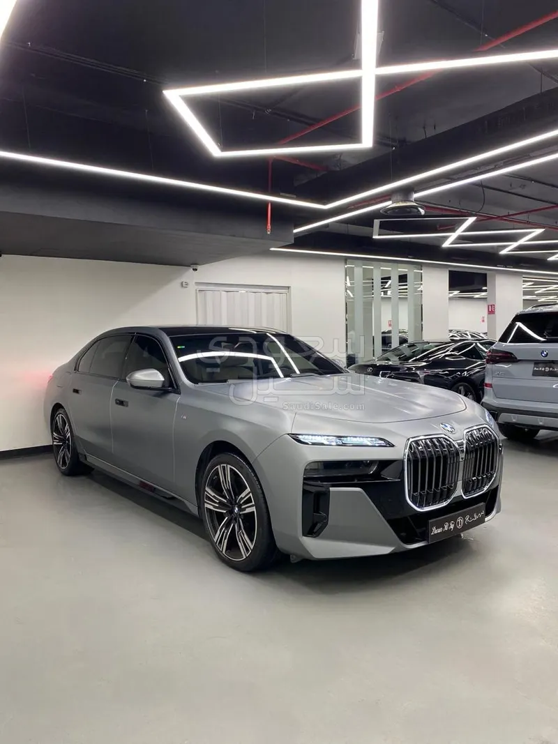 2025 بي ام دبليو الفئة السابعة 740أي