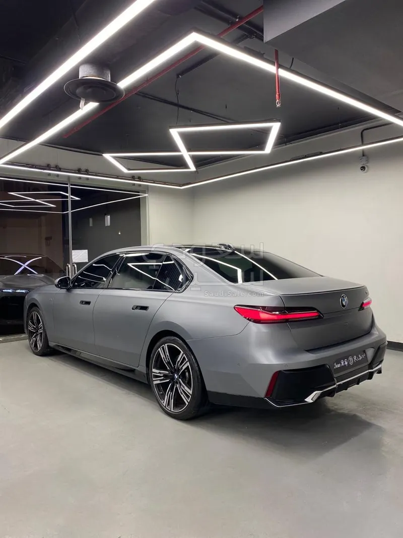 2025 بي ام دبليو الفئة السابعة 740أي