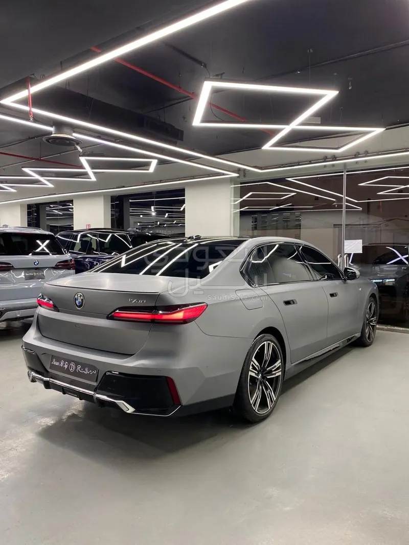 2025 بي ام دبليو الفئة السابعة 740أي