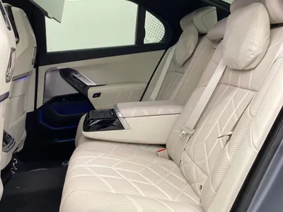 2025 بي ام دبليو الفئة السابعة 740أي