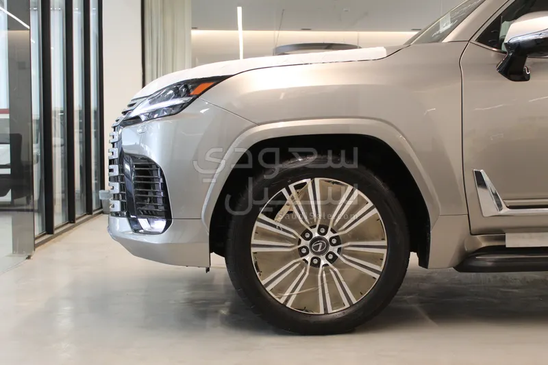 2025 لكزس إل إكس 600