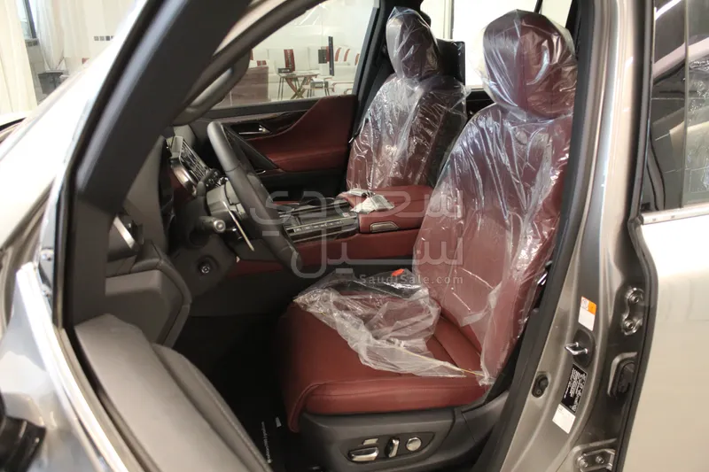 2025 لكزس إل إكس 600