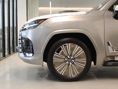 2025 لكزس إل إكس 600