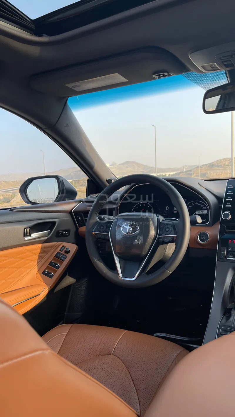 2022 تويوتا افالون بريميوم