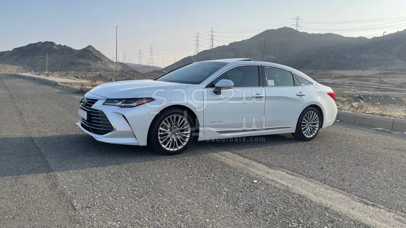 2022 تويوتا افالون بريميوم