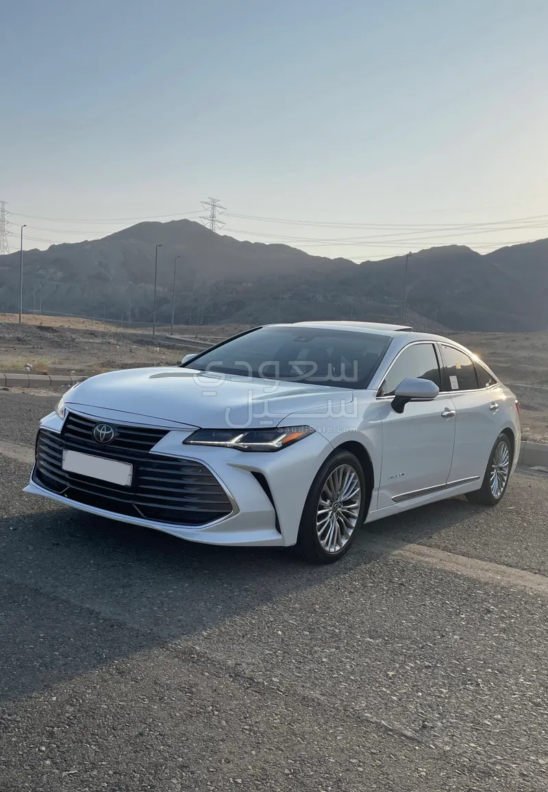 2022 تويوتا افالون بريميوم