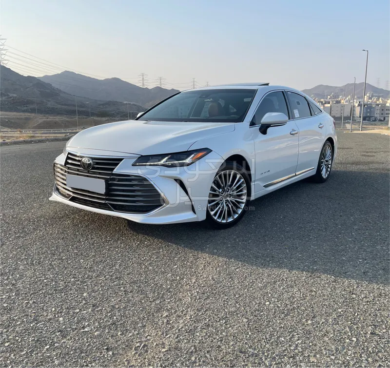2022 تويوتا افالون بريميوم