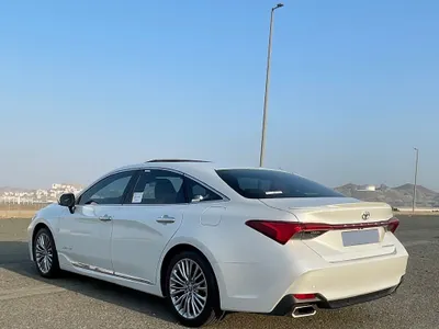 2022 تويوتا افالون بريميوم