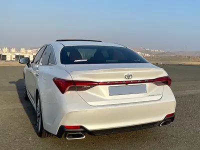 2022 تويوتا افالون بريميوم