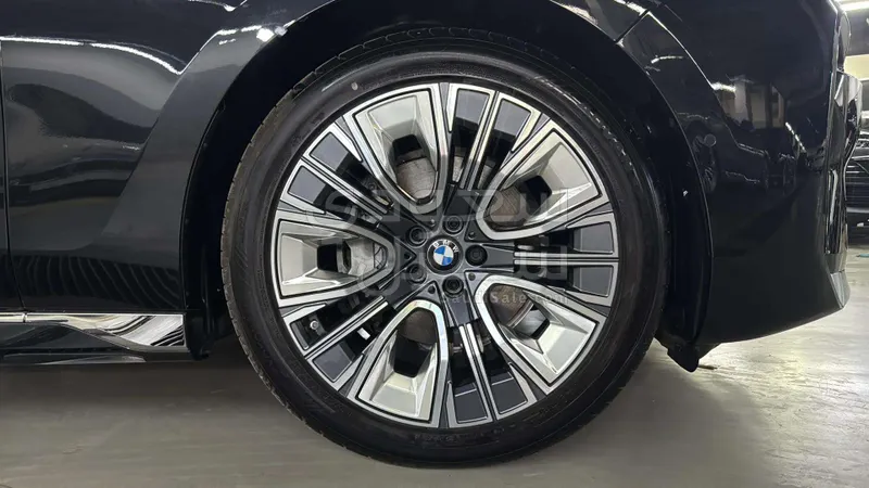 2026 بي ام دبليو الفئة السابعة 735أي