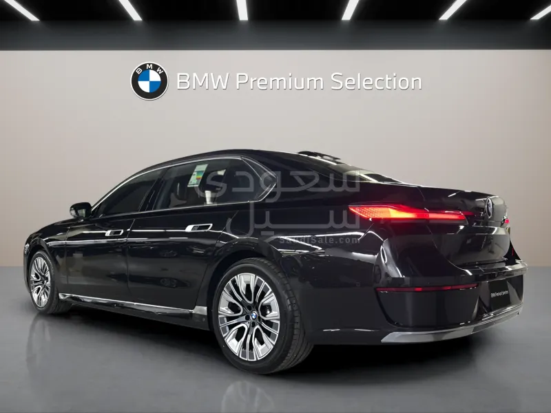 2026 بي ام دبليو الفئة السابعة 735أي