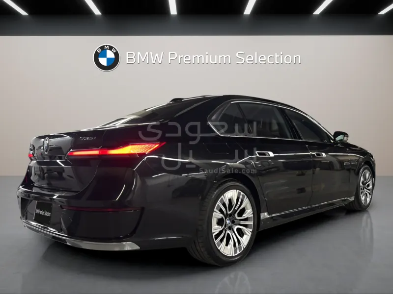 2026 بي ام دبليو الفئة السابعة 735أي