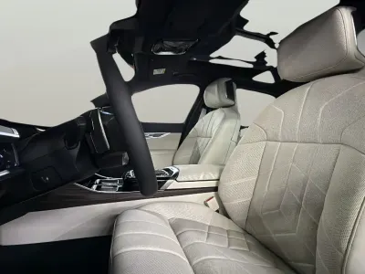 2026 بي ام دبليو الفئة السابعة 735أي