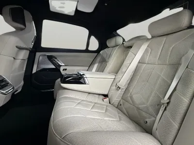 2026 بي ام دبليو الفئة السابعة 735أي