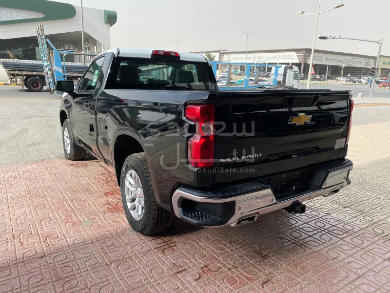 2025 شفروليه سلفرادو ال تي