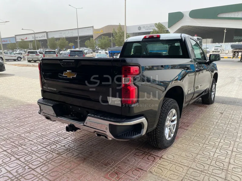 2025 شفروليه سلفرادو ال تي