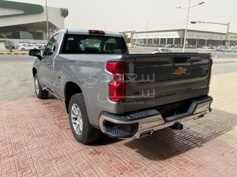 2025 شفروليه سلفرادو ال تي