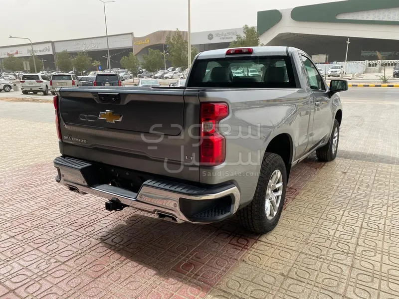 2025 شفروليه سلفرادو ال تي