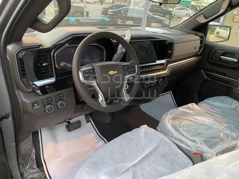 2025 شفروليه سلفرادو ال تي