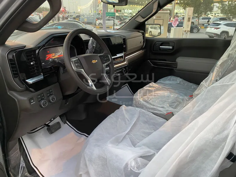 2025 شفروليه سلفرادو ال تي