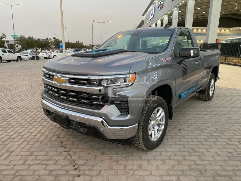 2025 شفروليه سلفرادو ال تي