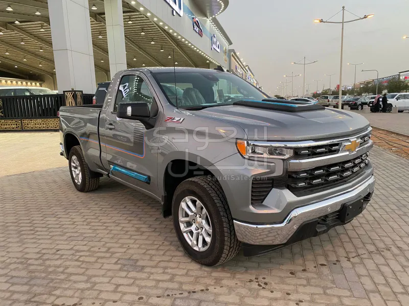 2025 شفروليه سلفرادو ال تي