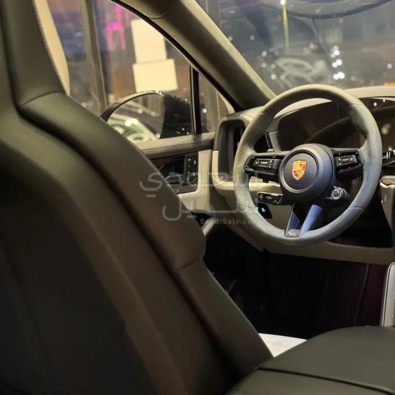 2025 Porsche Cayenne GTS