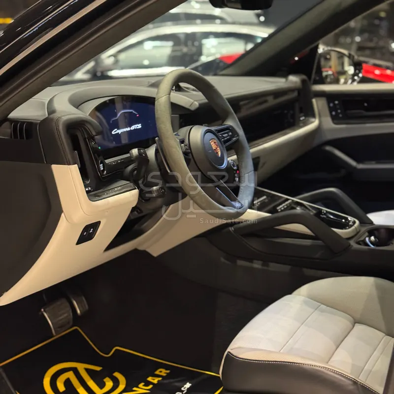 2025 Porsche Cayenne GTS