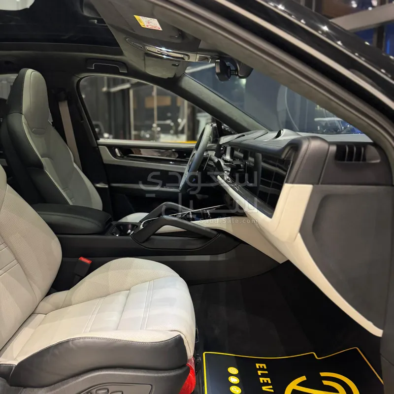 2025 Porsche Cayenne GTS