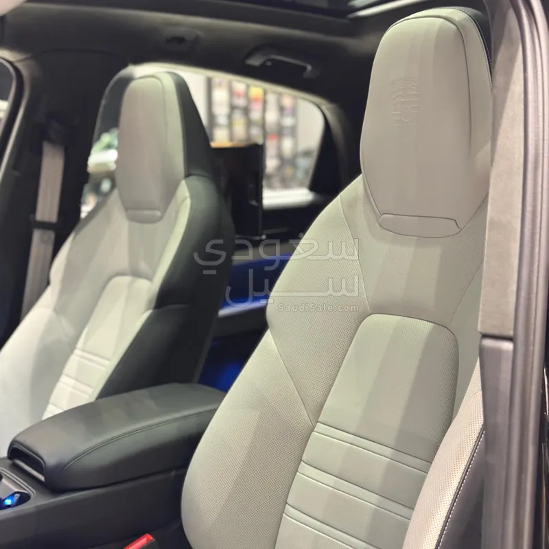 2025 Porsche Cayenne GTS